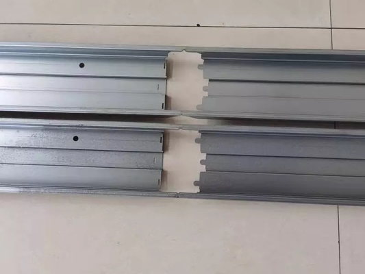 los listones de la persiana enrrollable 4.5kw ruedan formando el convertidor del PLC de la máquina