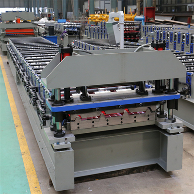 Rollo hidráulico del panel del tejado del control del PLC del corte que forma la máquina 15-20m/min para la pared del tejado