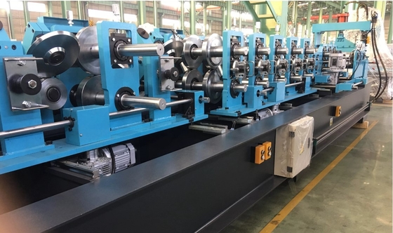 Tipo completamente automático rodillos de acero de la CZ de las estaciones de la máquina 0-25m/min 18 de la correa