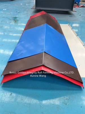 La hoja estampada en frío del tejado del metal de la buena calidad colorea el rollo de acero que forma la máquina de acero de Ridge Cap Cover Roll Forming del tejado