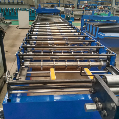 Rollo trapezoidal galvanizado de acero del panel del tejado del color del metal que forma la máquina para el panel de pared