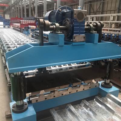 El acero del color del metal galvanizó el rollo del panel del tejado de 686 Ibr que formaba la máquina para los materiales de construcción