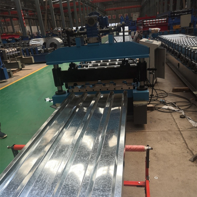 El acero del color del metal galvanizó el rollo del panel del tejado de 686 Ibr que formaba la máquina para los materiales de construcción