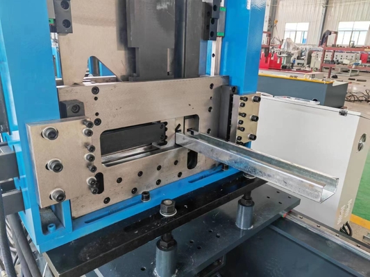 G350 G550 2.4 mm Acero duro completo Perfil de acero galvanizado C / Z Purlin Máquina formadora de rollos