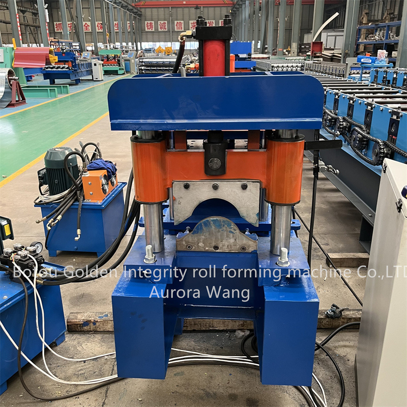 Rollo que destella del tejado de la buena calidad que forma los cantos de la máquina que hacen destellar Ridge Capping Roll Forming Machines del metal de la cubierta