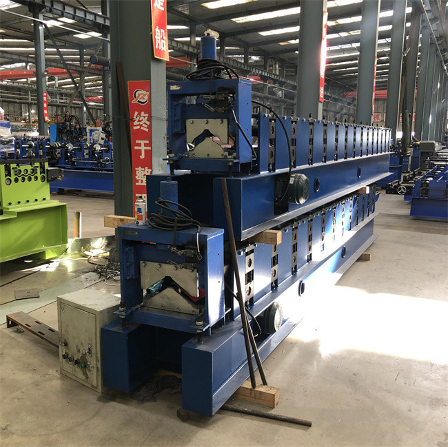 Rollo completamente automático del casquillo del canto del tejado de Aluzinc que forma la velocidad de la máquina usada para el panel del tejado