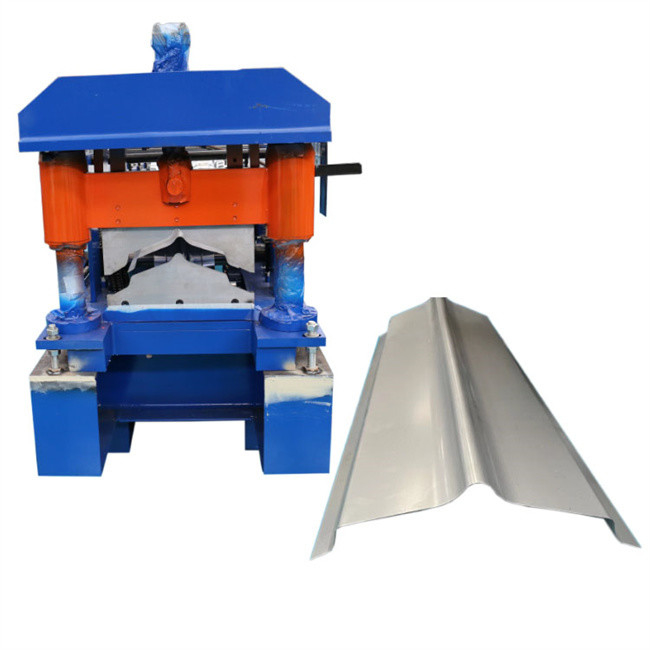 Metal que cubre la mitad de Ridge Capping Roll Forming Machine de la hoja alrededor de Ridge Hat Machine